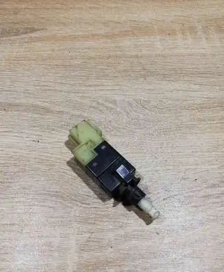 Mercedes-Benz B W245 Brake pedal sensor switch A0015454409