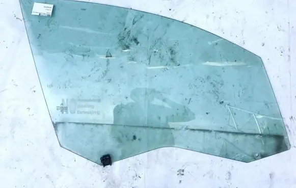 Citroen C5 Front door window glass four-door