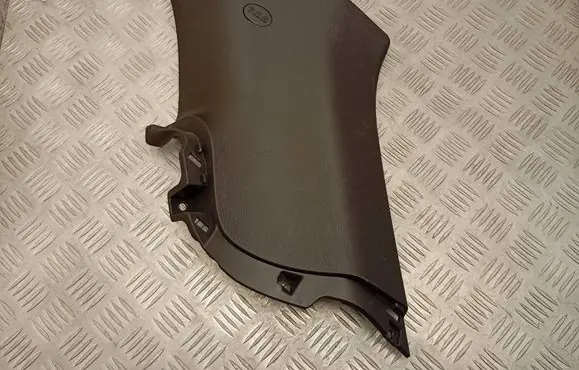 Hyundai Santa Fe (D)pillar trim (top) 858652B010
