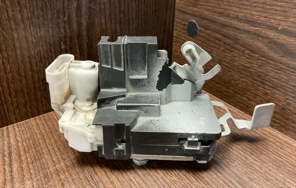 Citroen Jumper Front door lock 9135F1 B792