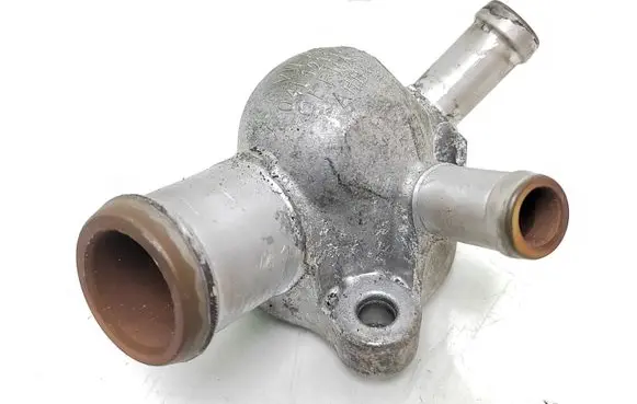 Volkswagen PASSAT B8 Engine coolant pipe/hose 04L121131T