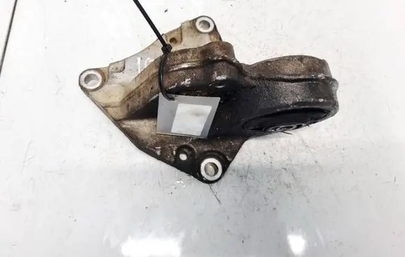 Engine mount bracket