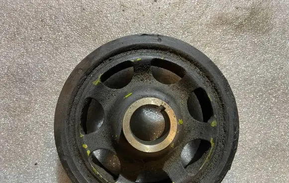 Mercedes-Benz E W124 Crankshaft pulley a1110300403 1110300403