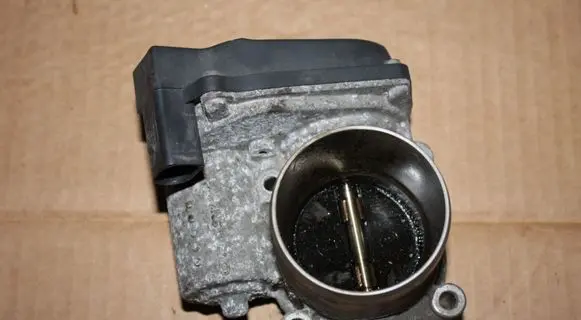 Volkswagen Golf VI Throttle valve 03C133062C