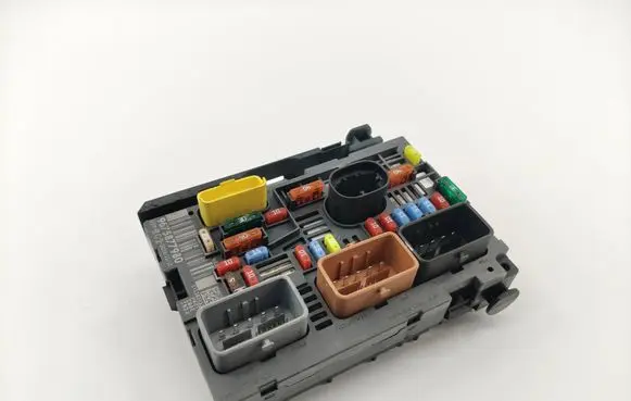 Citroen Berlingo Fuse box set 9675877980