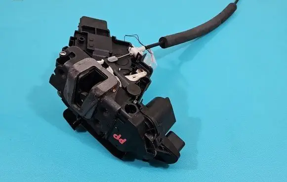 Jaguar XF X250 Front door lock 8X2A-21812-AB IMPRK1464787