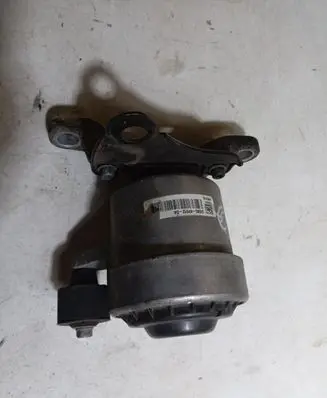 Engine mount bracket