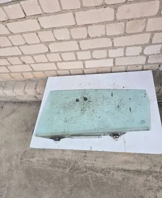 Toyota Corolla Verso E121 Rear door window glass 