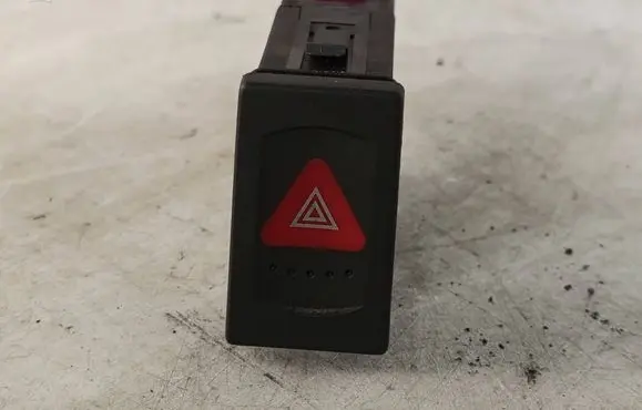 Volkswagen PASSAT B5.5 Hazard light switch 3B0953235E