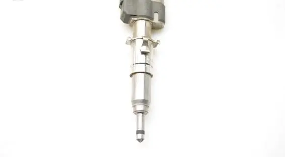 BMW 3 E90 E91 Fuel injector 7589048