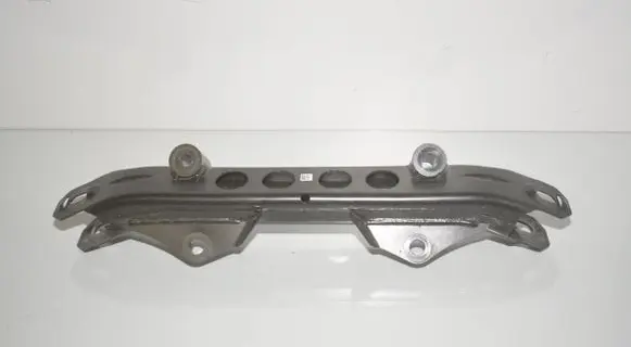 Engine mounting bracket
