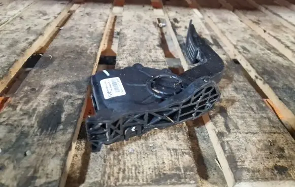 Buick Encore I Accelerator throttle pedal 96892406