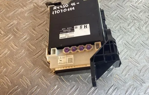 Lexus RX 450H Fuse module 8273048Z50A 8922148752