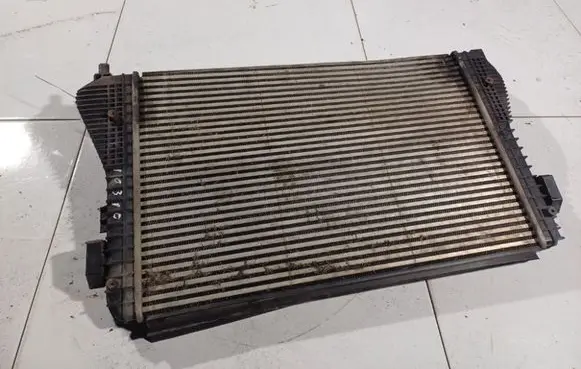 Skoda Octavia Mk2 (1Z) Intercooler radiator 1K0145803L