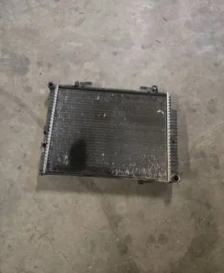 Mercedes-Benz E W210 Coolant radiator 2105003303