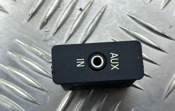 BMW 3 E90 E91 AUX in-socket connector 6930561