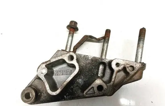 Volkswagen II LT Engine mounting bracket 46791818