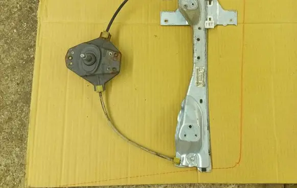 Peugeot 308 SW Rear door manual window regulator 9680691980