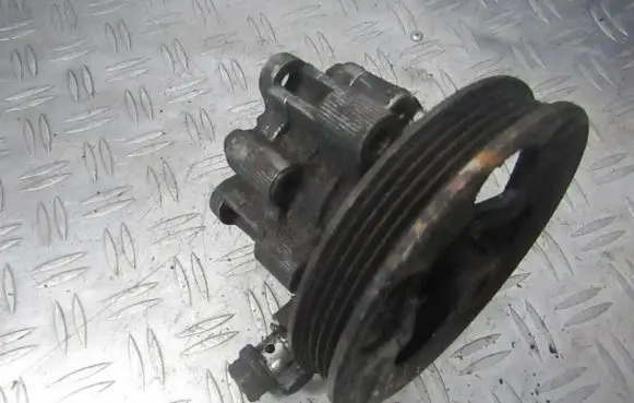 Toyota Yaris Power steering pump