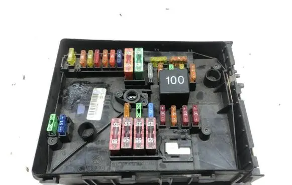 Volkswagen PASSAT B7 Fuse module 0951529659E