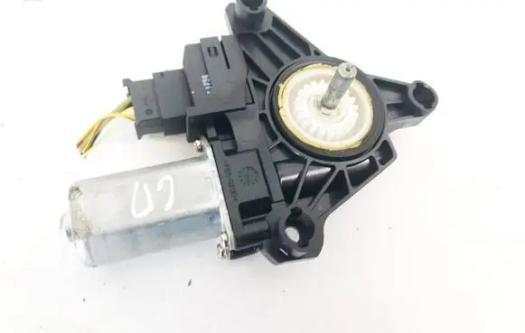 Mercedes-Benz A W176 Rear door window regulator motor GB558LA SN886425