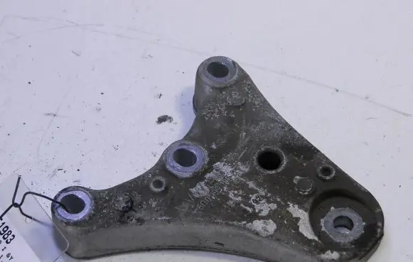 Skoda Fabia Mk1 (6Y) Engine mounting bracket 6Q0199185Q