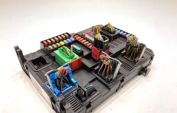 Peugeot 208 I Other control units/modules 9807531680