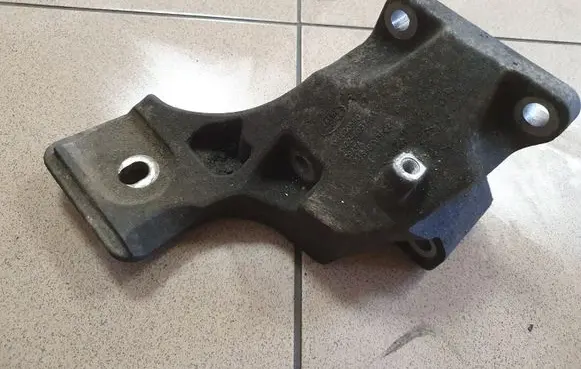Land Rover Range Rover Sport L320 Engine mounting bracket 4H226037AA