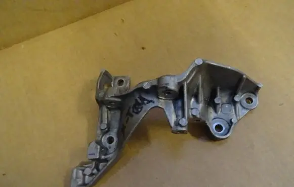 Nissan X-Trail T32 EGR valve cooler bracket 147174072R