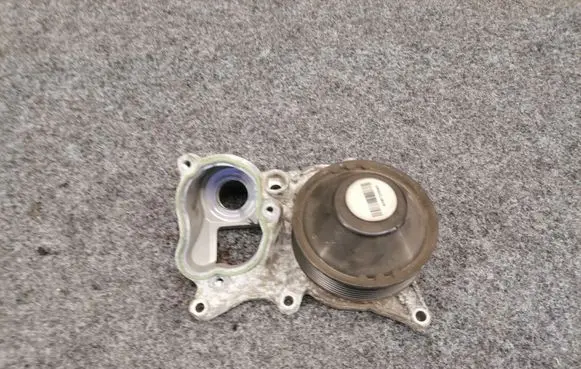 BMW 3 F30 F35 F31 Water pump 8507326