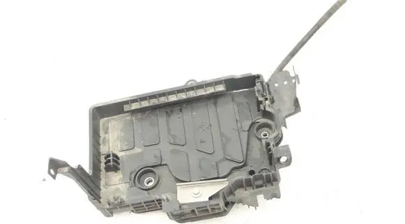 Dacia Sandero III Battery box tray brak