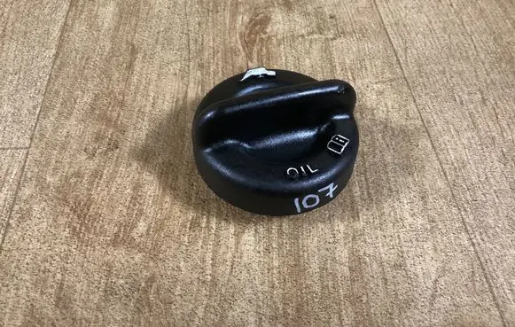 Opel Insignia A Oil filler cap 55565948