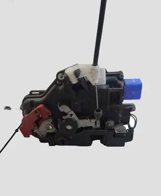 Volkswagen Golf V Rear door lock 7L0839015D