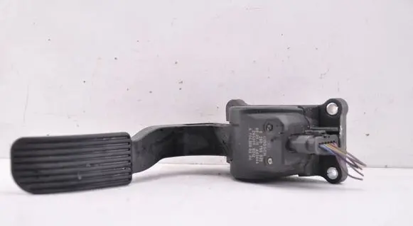 Mercedes-Benz Vito Viano W639 Accelerator throttle pedal A9063000304