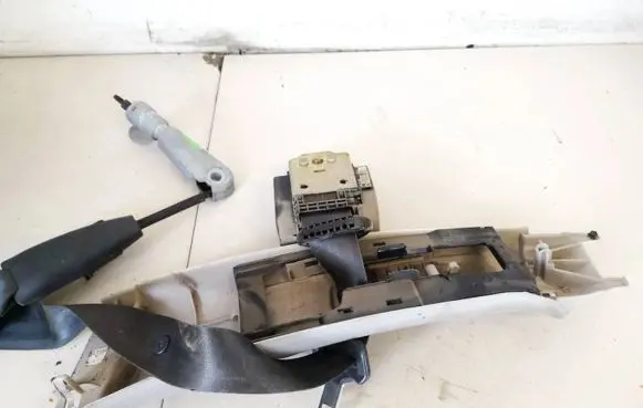 Renault Laguna II Front seatbelt b506014