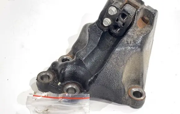 Hyundai Kona I Gearbox mount 