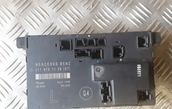 Mercedes-Benz E W211 Door control unit/module 2118701126 211870112607 00401599