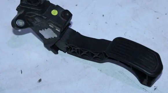 Toyota RAV 4 (XA40) Accelerator throttle pedal 781100W040 15209B 13339823817