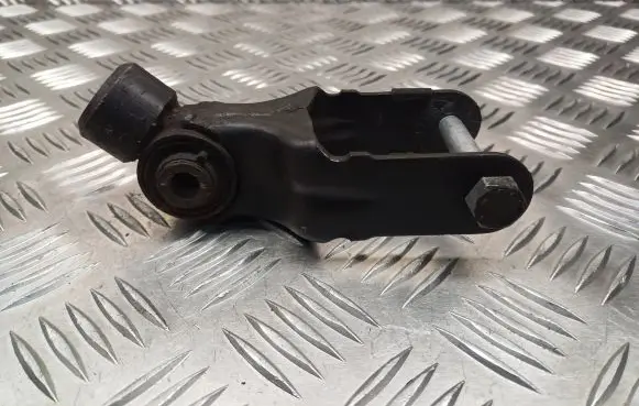 Citroen C4 I Engine mounting bracket