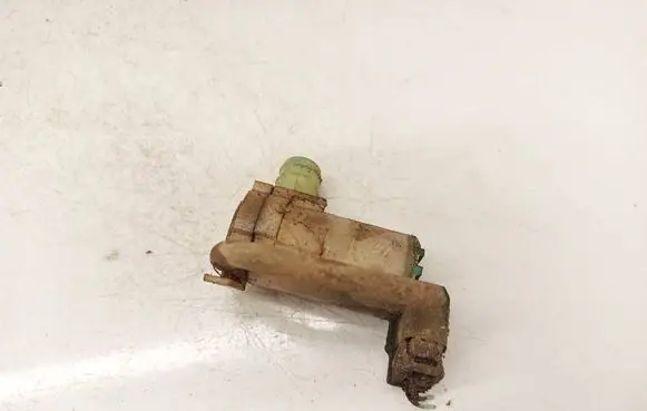 Nissan X-Trail T30 Windscreen/windshield washer pump 2224616A