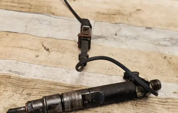 Fuel injector