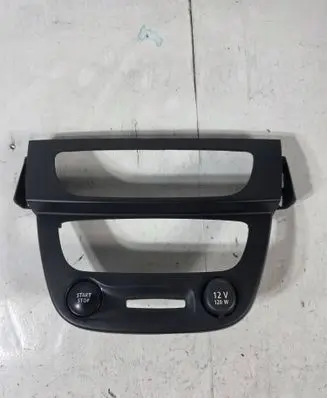 Renault Megane III Radio/GPS head unit trim 682600003R