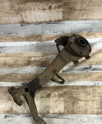 Volkswagen PASSAT B5 Front wheel hub