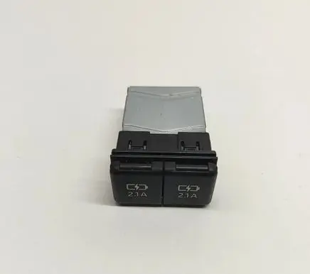Toyota RAV 4 (XA50) USB socket connector 8553242010
