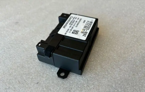 Mercedes-Benz E W212 Fuel injection pump control unit/module A2129000306 5WK11555EBF A2124460071