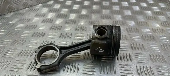 KIA Sportage Piston with connecting rod