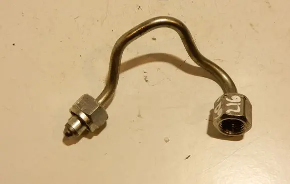 BMW X5 E70 Fuel injector supply line/pipe 60216