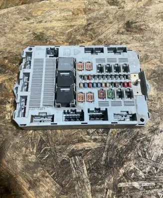Jaguar XF X250 Fuse module 9X2314D628AC 7370011040 WH0124