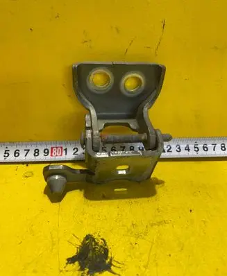 Peugeot 308 SW Front door lower hinge 12345678