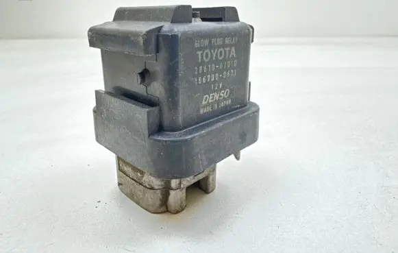 Toyota Yaris Glow plug pre-heat relay 2861067010 1567000671